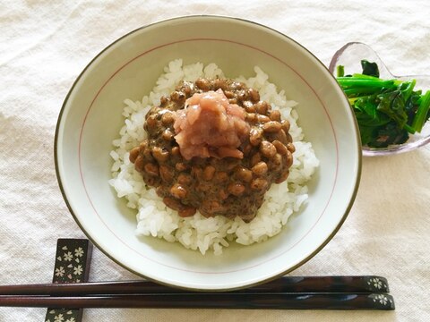 さっぱり美味い！海苔佃煮納豆のたたき梅のっけご飯♡